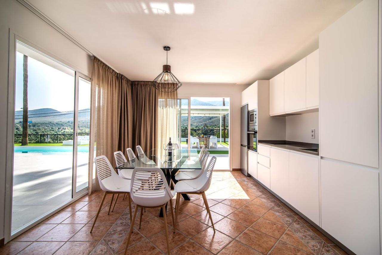 Palm Tree Villa - 5Bdr Paradise Pool / Chill Out Beds Torremolinos Esterno foto
