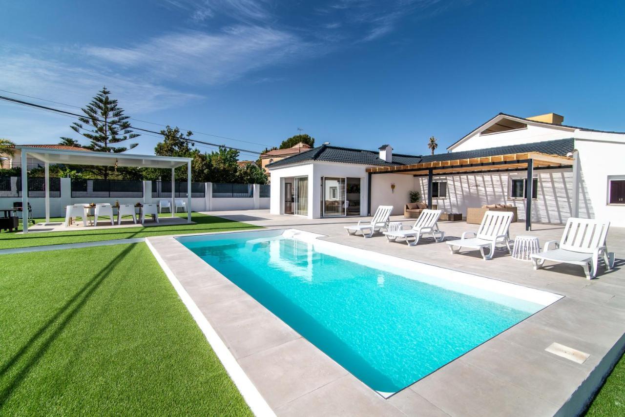 Palm Tree Villa - 5Bdr Paradise Pool / Chill Out Beds Torremolinos Esterno foto