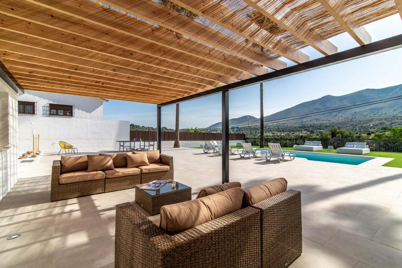 Palm Tree Villa - 5Bdr Paradise Pool / Chill Out Beds Torremolinos Esterno foto