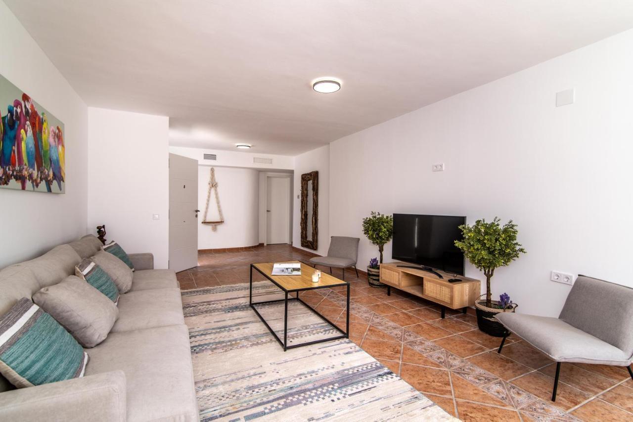 Palm Tree Villa - 5Bdr Paradise Pool / Chill Out Beds Torremolinos Esterno foto